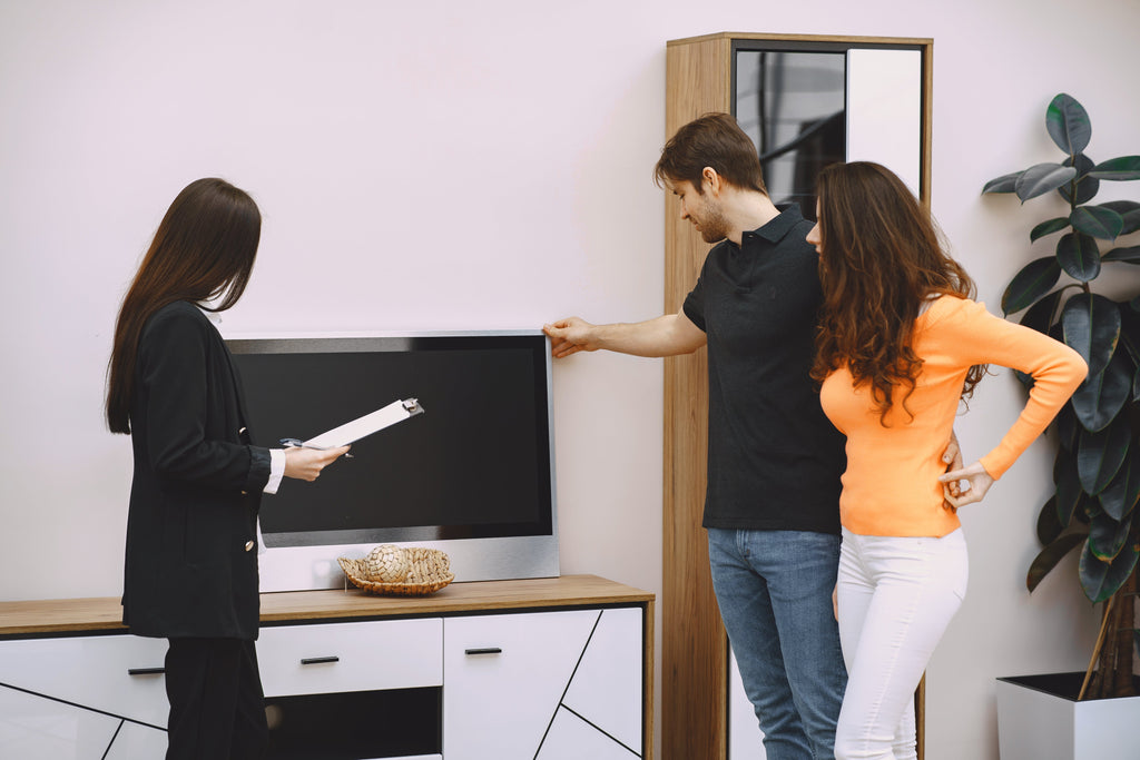 How Do I Protect My TV from Voltage Fluctuation? A Complete Guide to Choosing the Right TV Stabilizer